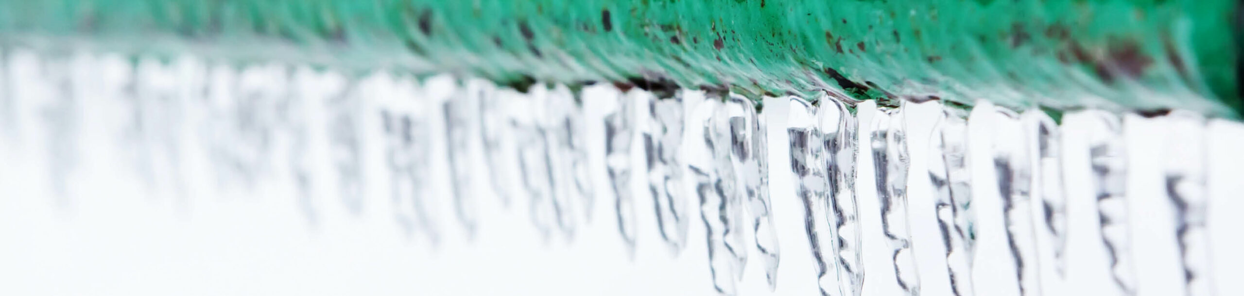 How to deal with frozen water pipes